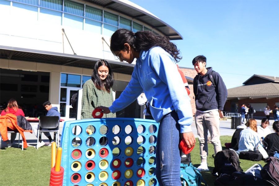 The Brain and Brawn competition involved three events: Connect Four, arm wrestling and tug-of-war. 
