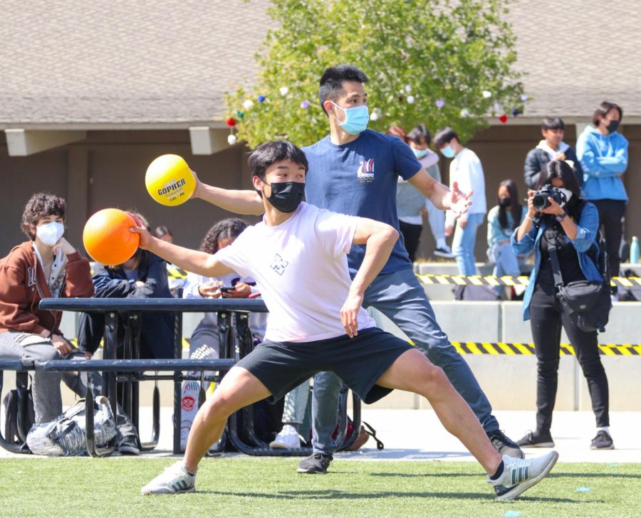 Ghosts and teachers take revenge on players with dodgeball.