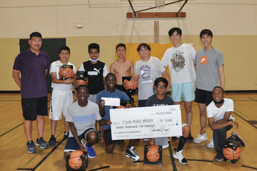 Pinnacle+Hoops%2C+a+non-profit+organization+founded+by+seniors+Jonathan+Fu%2C+Jeffrey+Su+and+Vikram+Thirumaran%2C+has+trained+more+than+250+students+and+raised+more+than+%2430%2C000+to+support+the+athletic+programs+of+schools+in+underrepresented+areas.