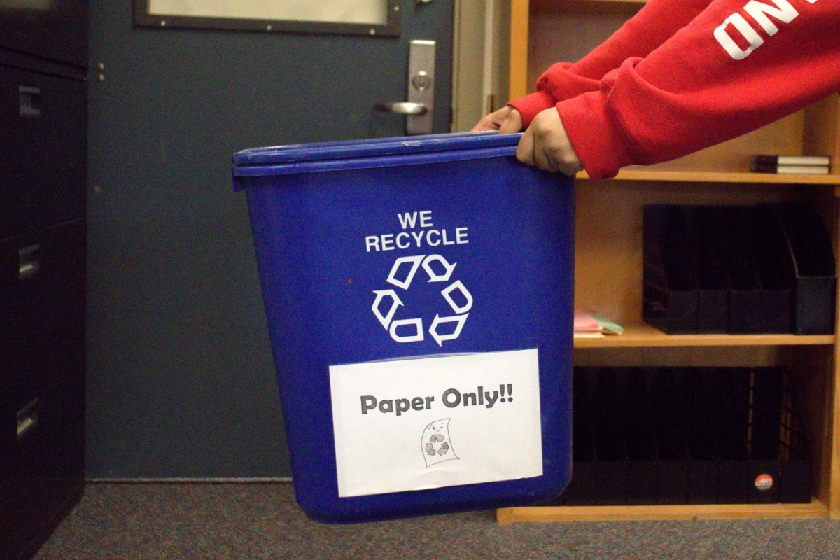 Volunteers pick up recycled paper weekly from different
classrooms and collect them in a larger bin by the
basketball courts.