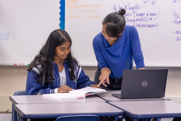 Elizabeth Louie helps senior Meghana Babu understand a French passage during tutorial. Photo by Erin Fitzpatrick.